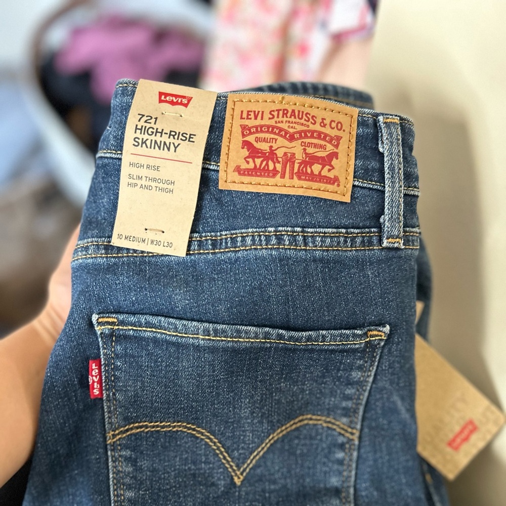 LEVI’S 721 HIGH-RISE SKINNY JEANS